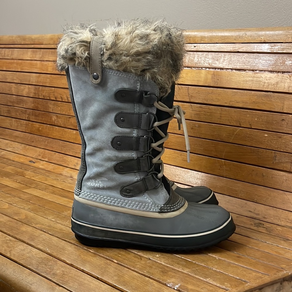 Sorel Joan of Arc boots with faux fur. Gun metal gray.